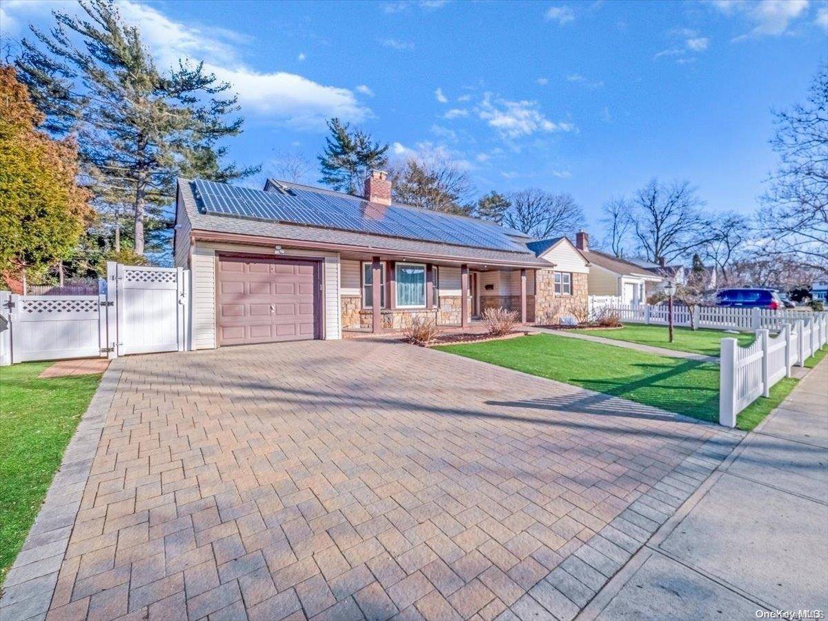 West Hempstead, NY 11552,817 Evergreen DR