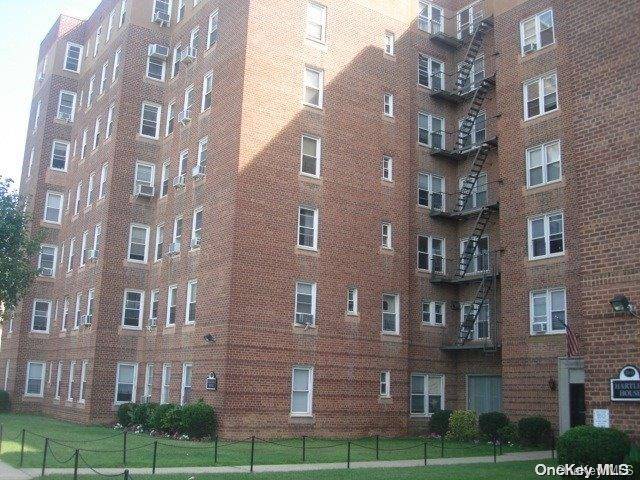 Flushing, NY 11354,30-11 Parsons Blvd #6O