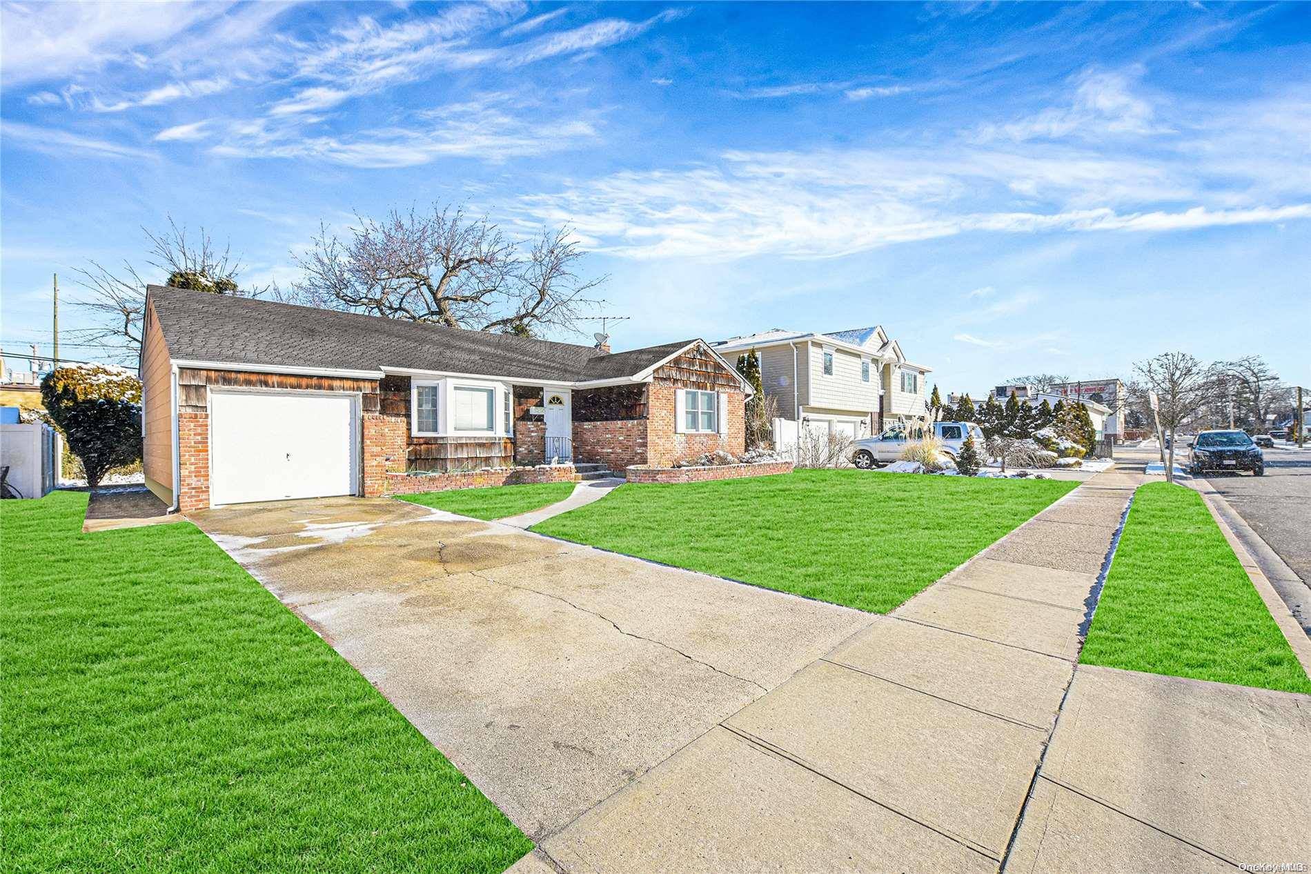 Massapequa Park, NY 11762,91 Tyrconnell AVE