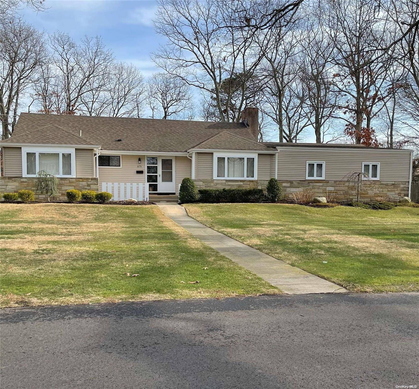 West Islip, NY 11795,1171 Patricia AVE