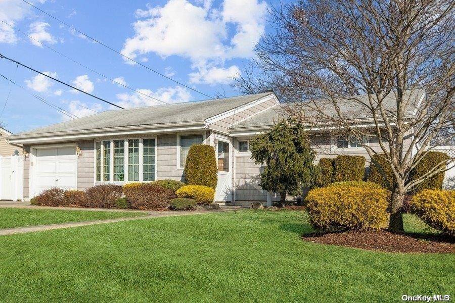 Hicksville, NY 11801,59 E End AVE