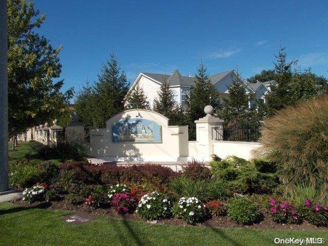 Lindenhurst, NY 11757,207 Narragansett Villas DR #207