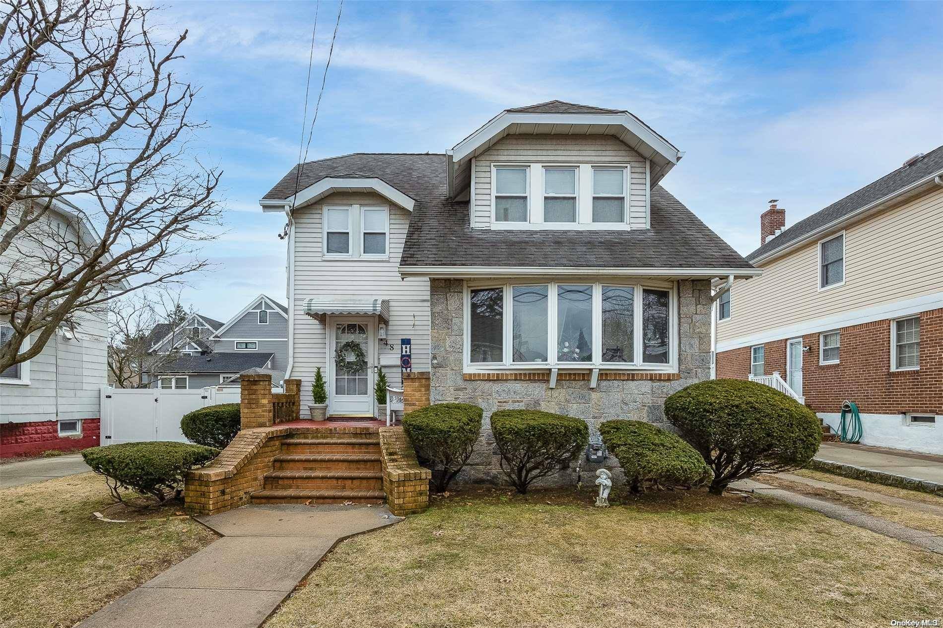 Lynbrook, NY 11563,148 Central AVE