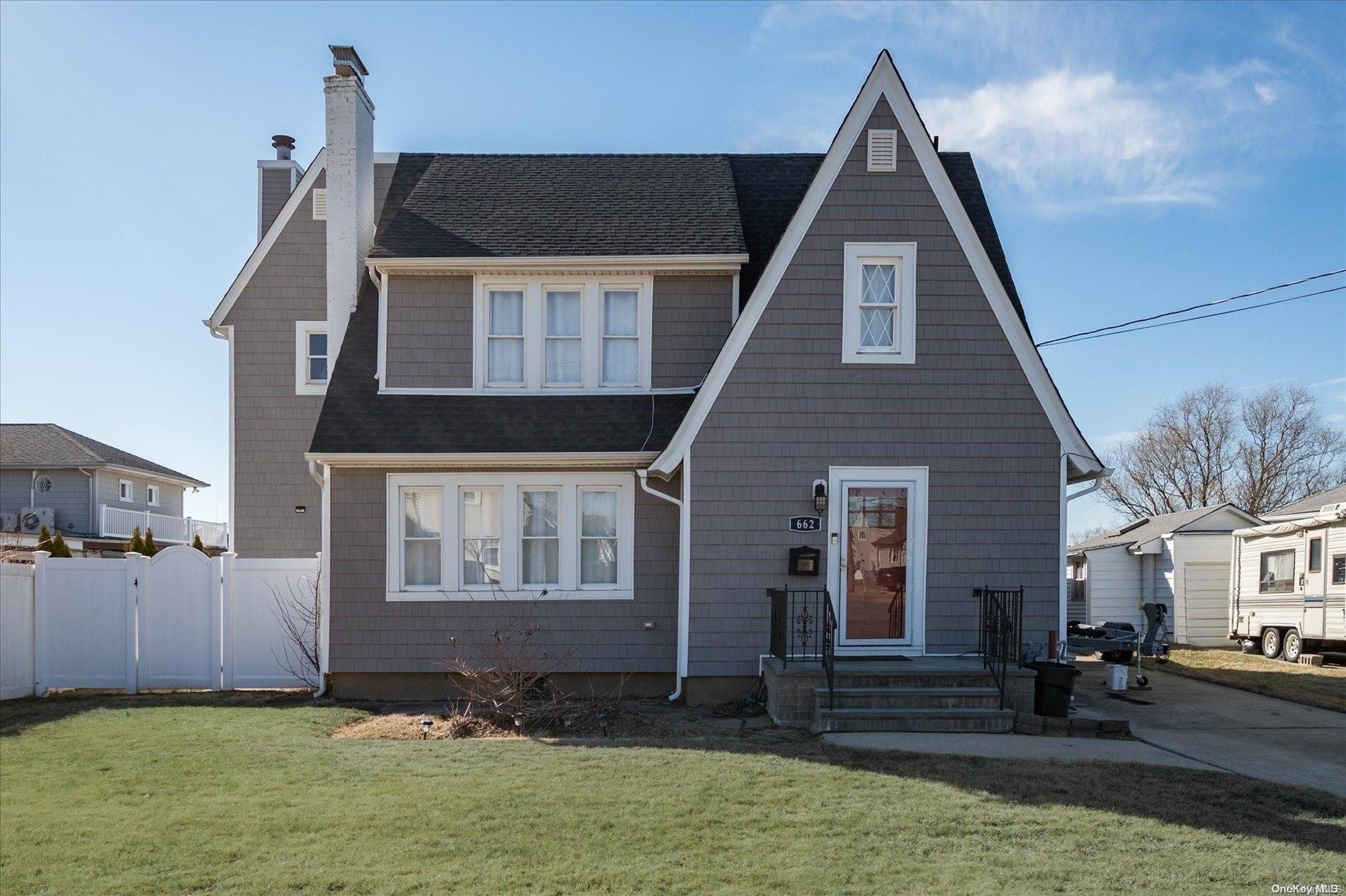 Freeport, NY 11520,662 Guy Lombardo AVE