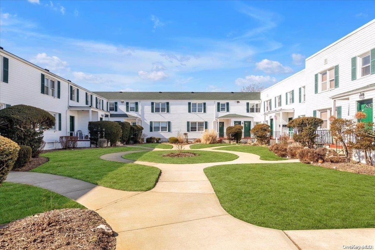 Freeport, NY 11520,494 S Ocean AVE #2D