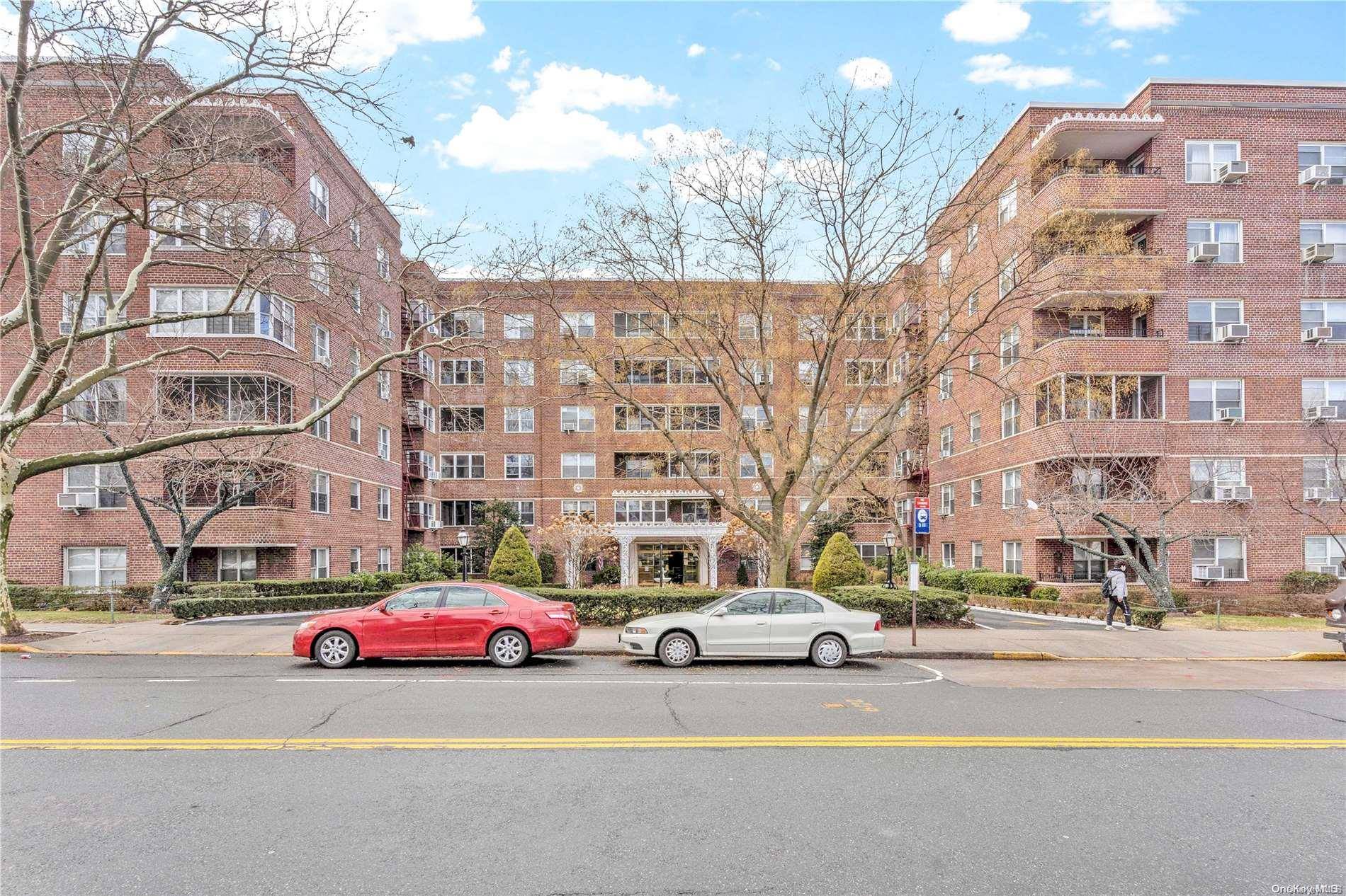 Forest Hills, NY 11375,67-38 108th Street #B48