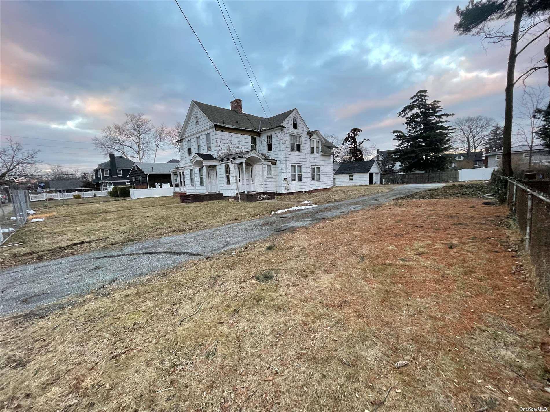 Woodmere, NY 11598,138 Woodmere BLVD