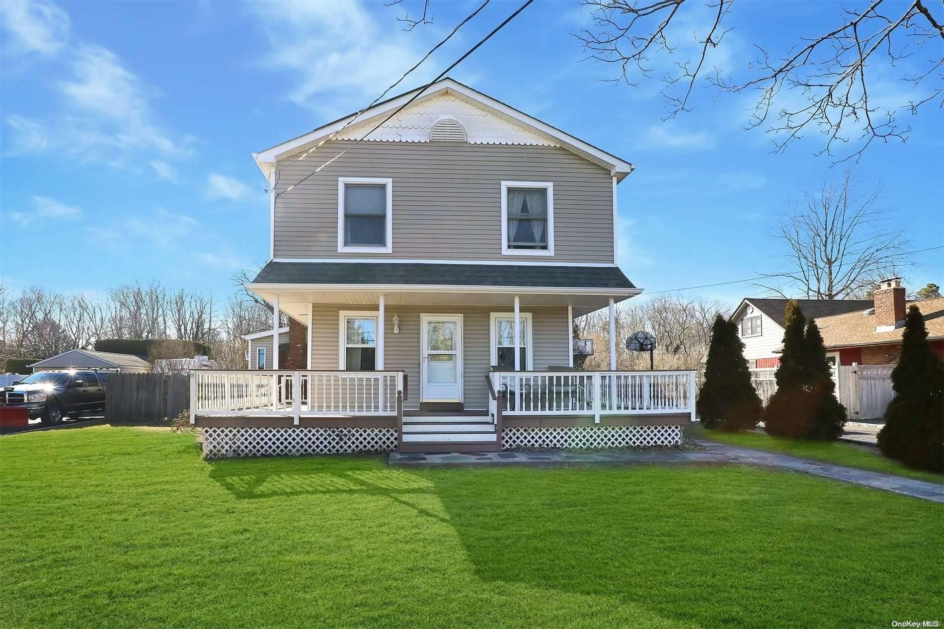Bohemia, NY 11716,830 Walnut AVE