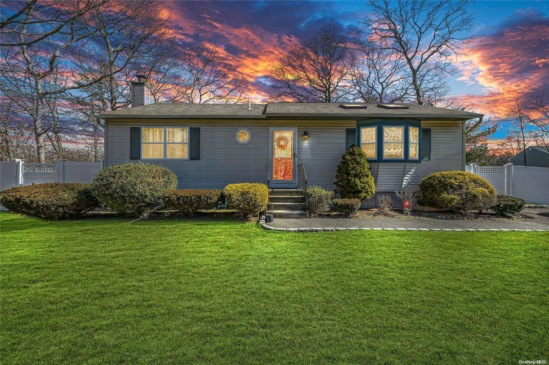 Shirley, NY 11967,37 Windus DR