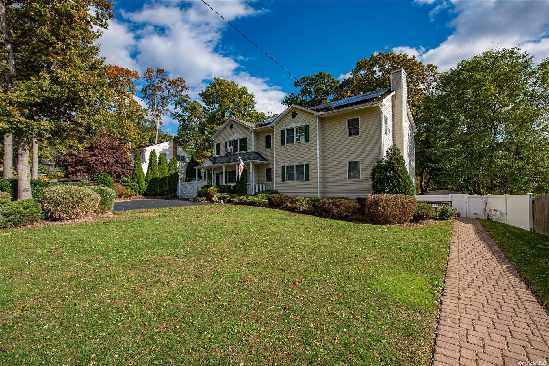Wheatley Heights, NY 11798,47 Hilltop LN