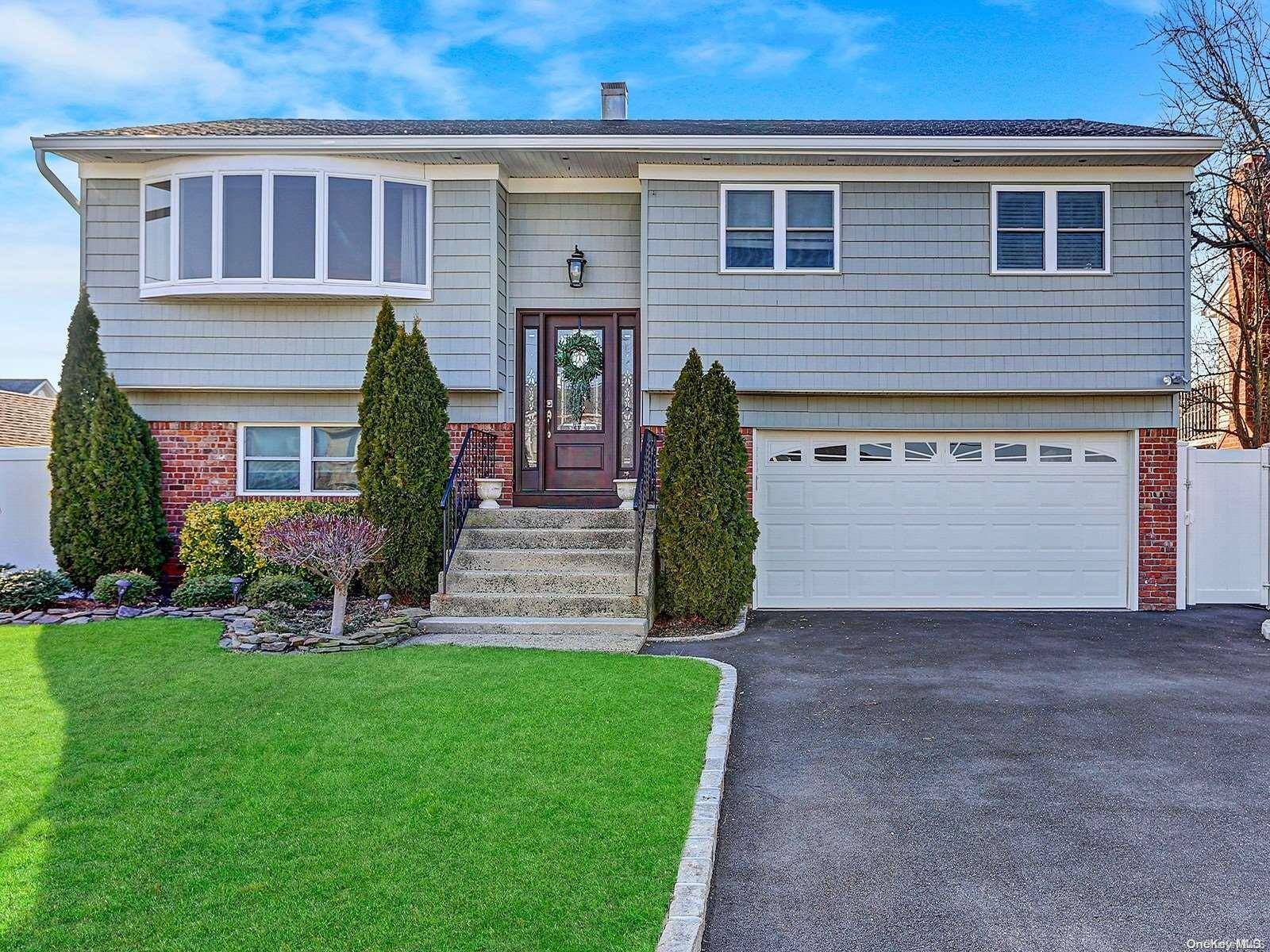 Seaford, NY 11783,2670 Neptune AVE