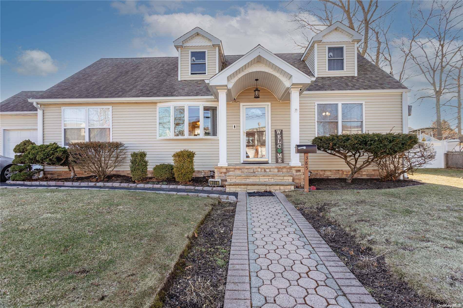 Lindenhurst, NY 11757,385 N Fulton AVE