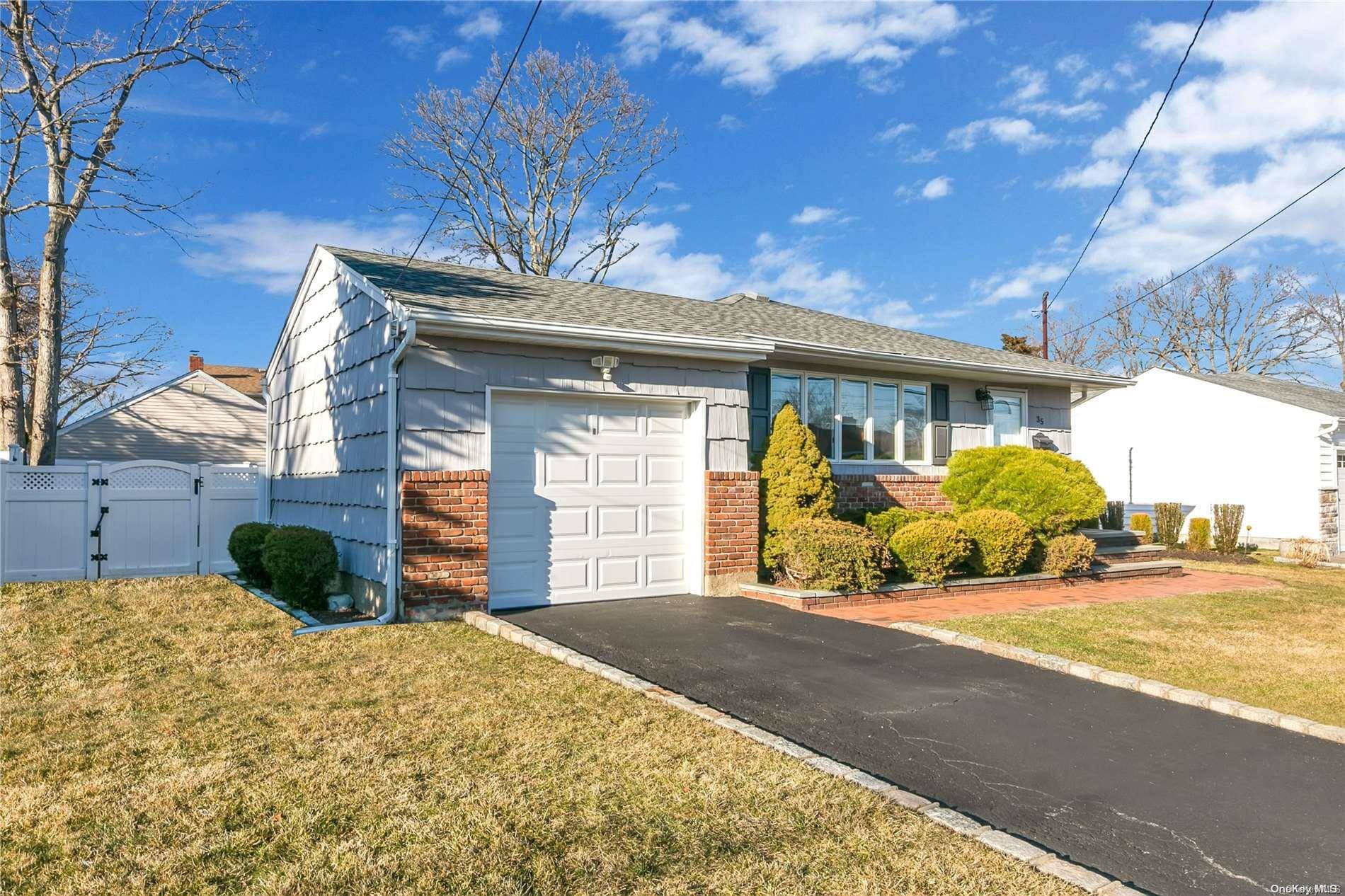 Farmingdale, NY 11735,35 Mckinley AVE