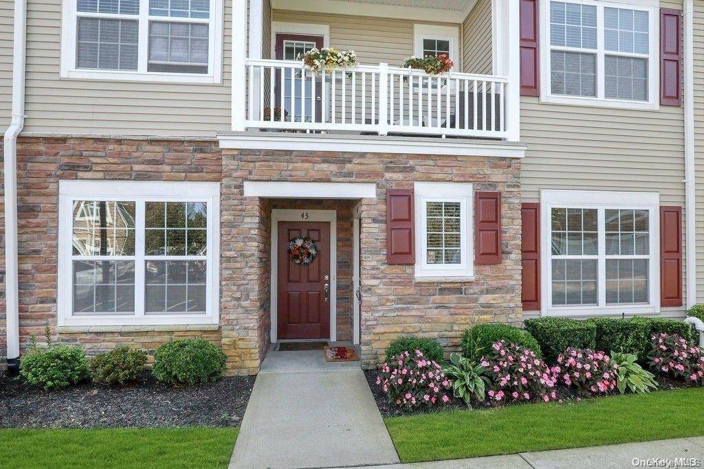 Massapequa, NY 11758,43 Southampton DR #43