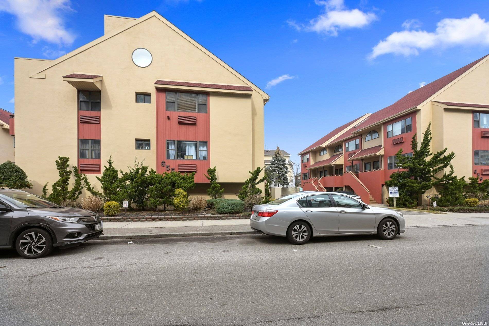 Long Beach, NY 11561,655 Shore Road #6B