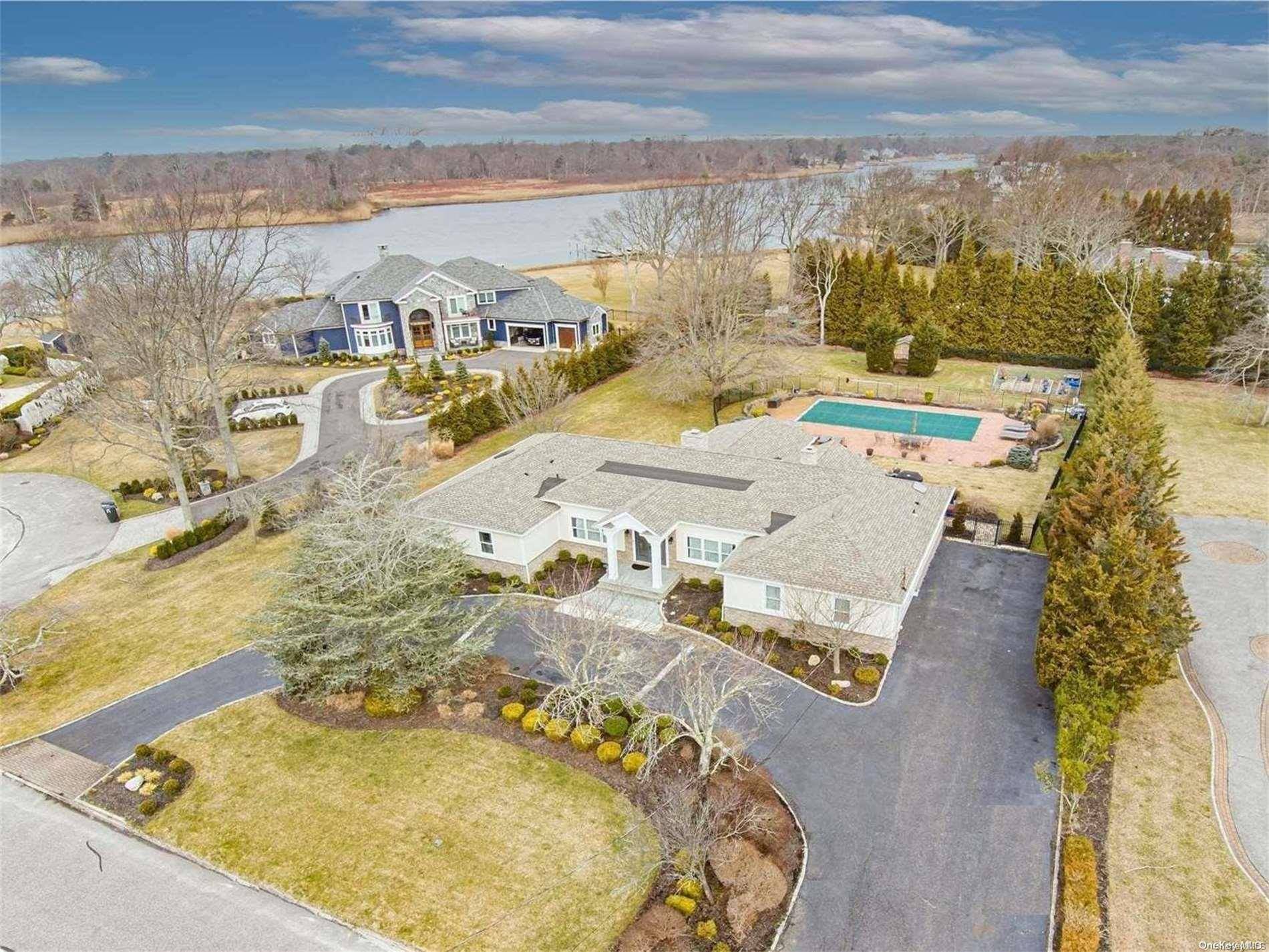 East Islip, NY 11730,67 The Helm