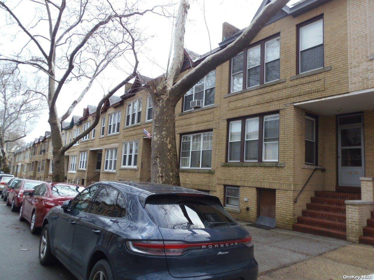 Ridgewood, NY 11385,69-34 64th ST