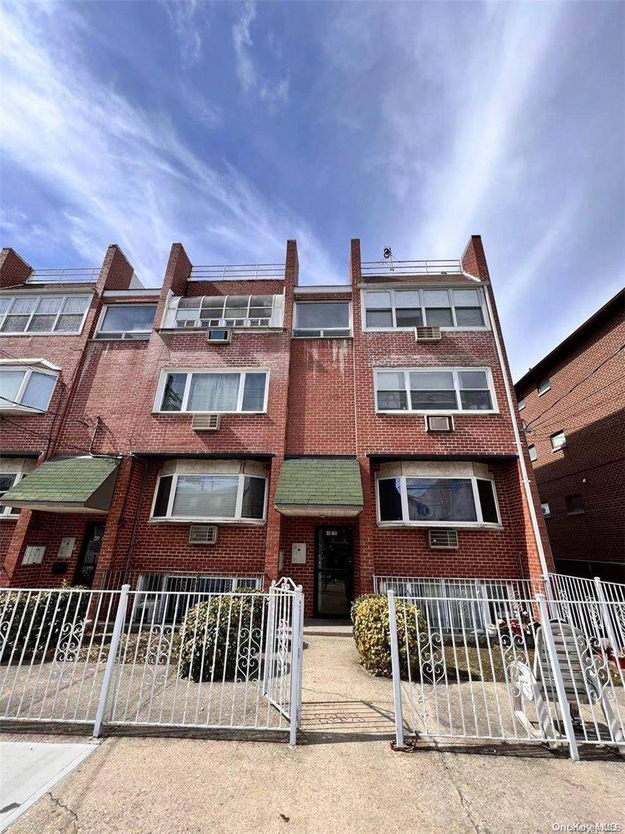 Flushing, NY 11358,46-18 161 ST #C3