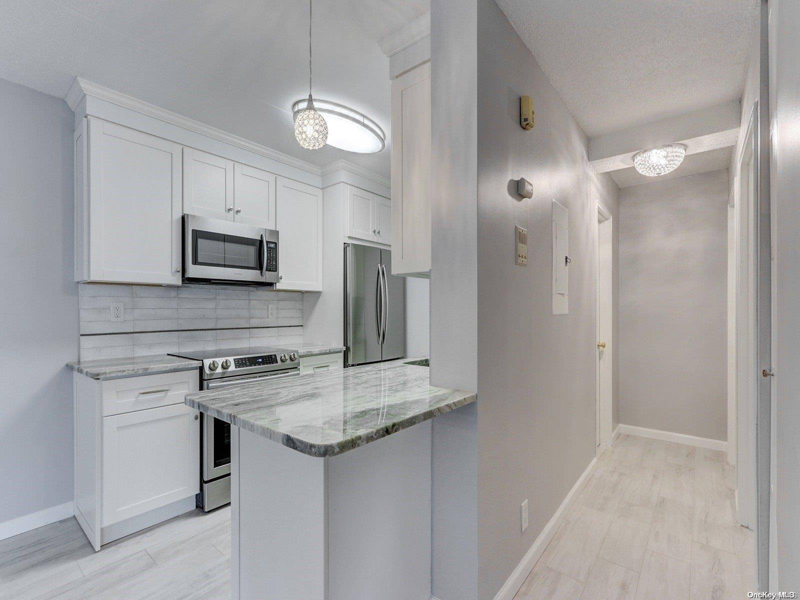 Freeport, NY 11520,31 Casino ST #2D