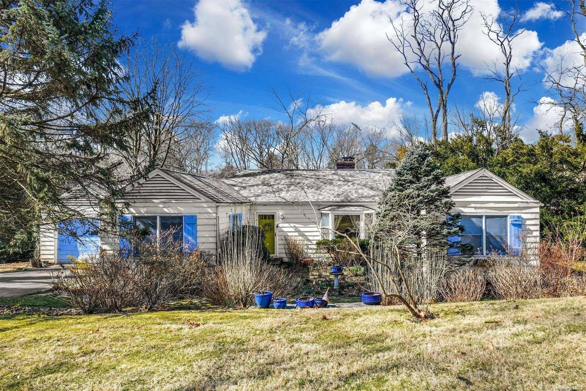 Huntington, NY 11743,23 Russet LN