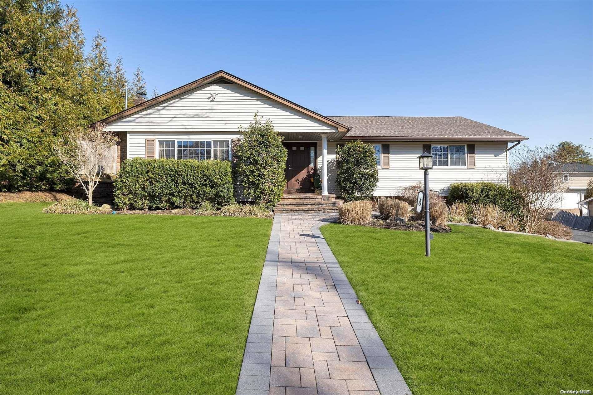 Plainview, NY 11803,10 High Ridge RD