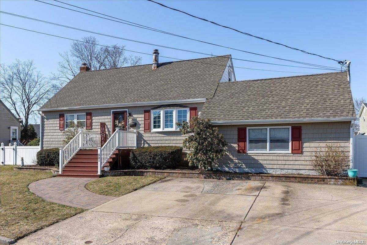 Lindenhurst, NY 11757,521 S 5th ST