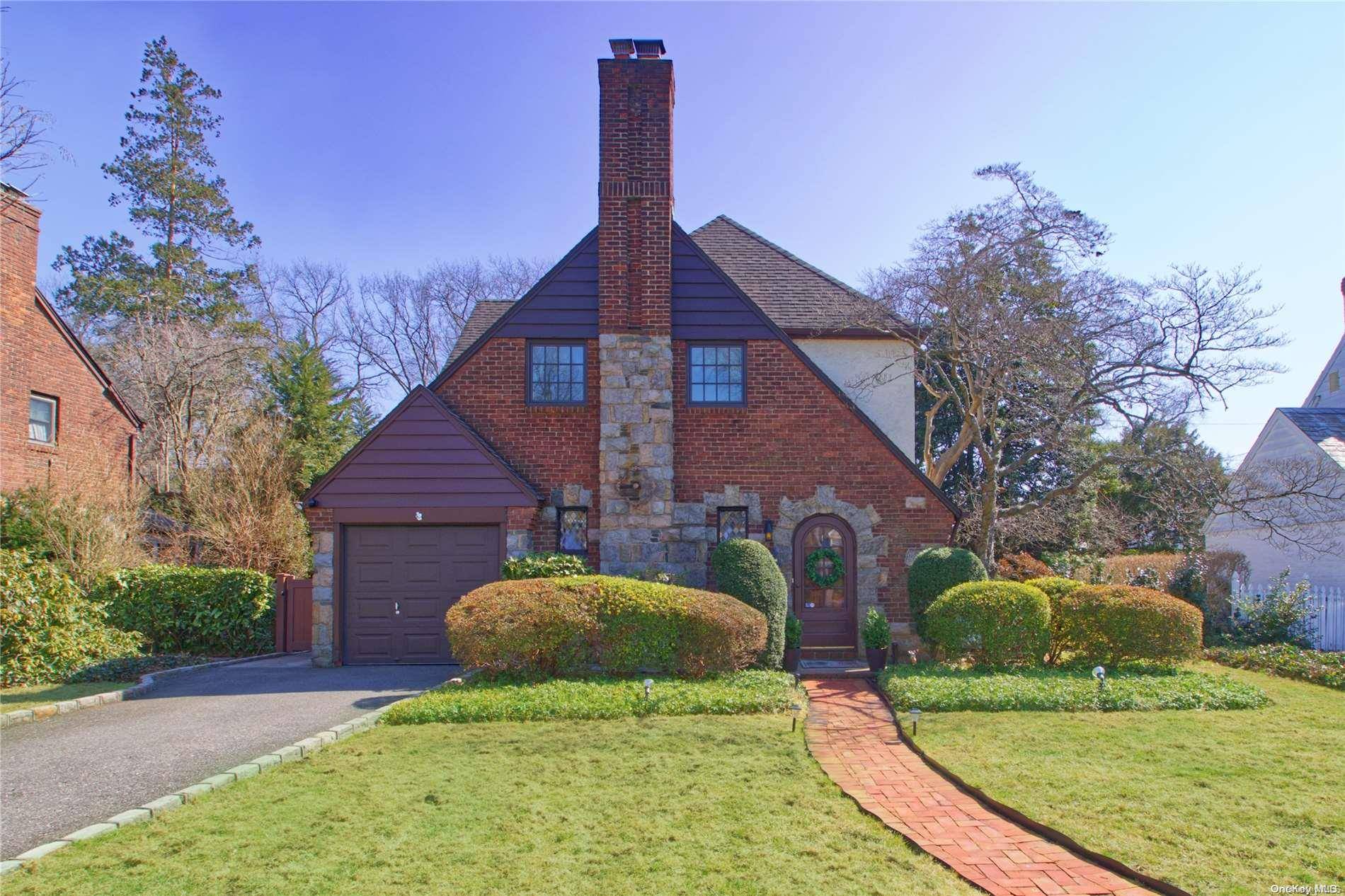 Garden City, NY 11530,10 Kenwood RD