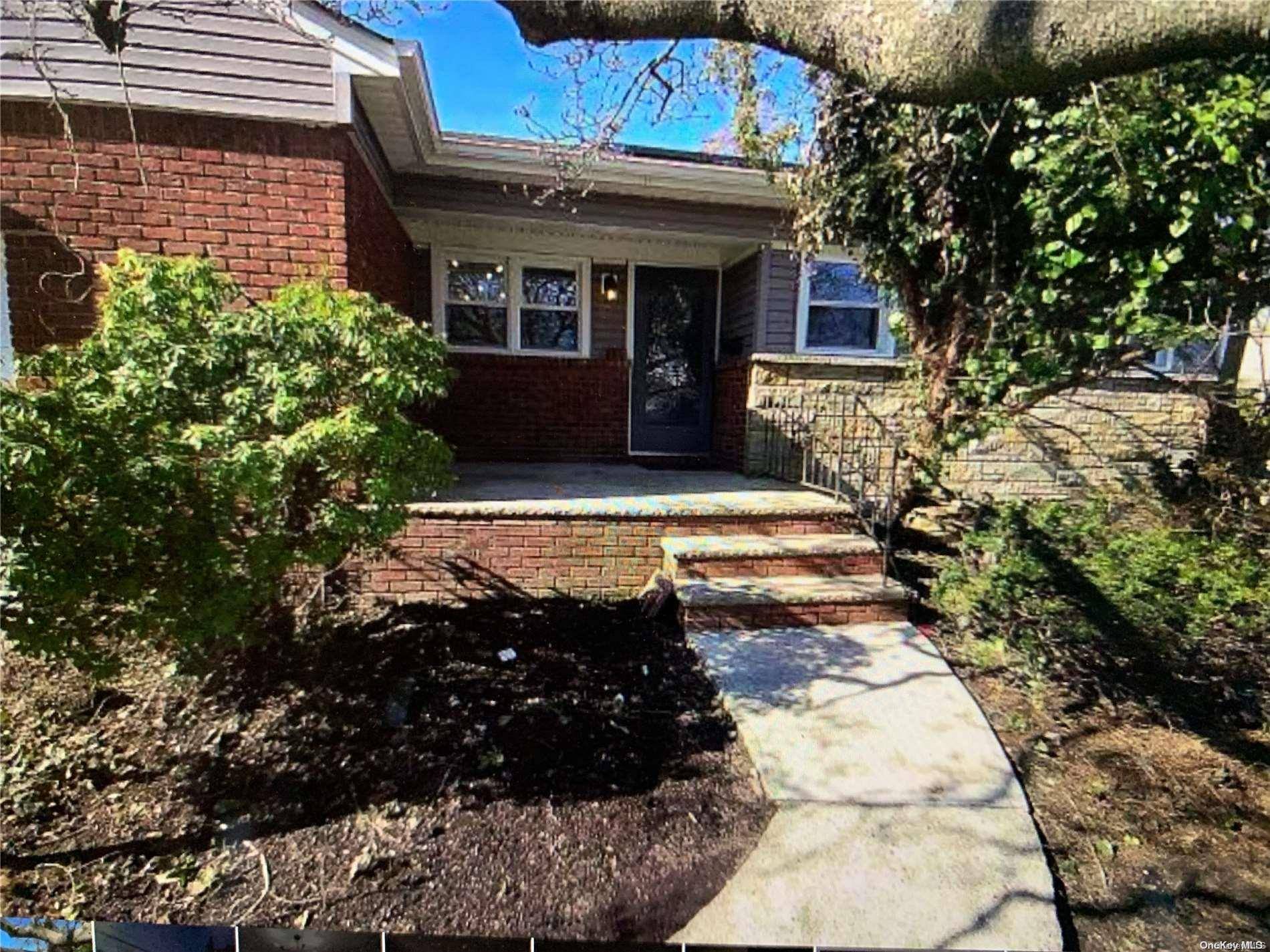 Lynbrook, NY 11563,120 Northumberland Gate