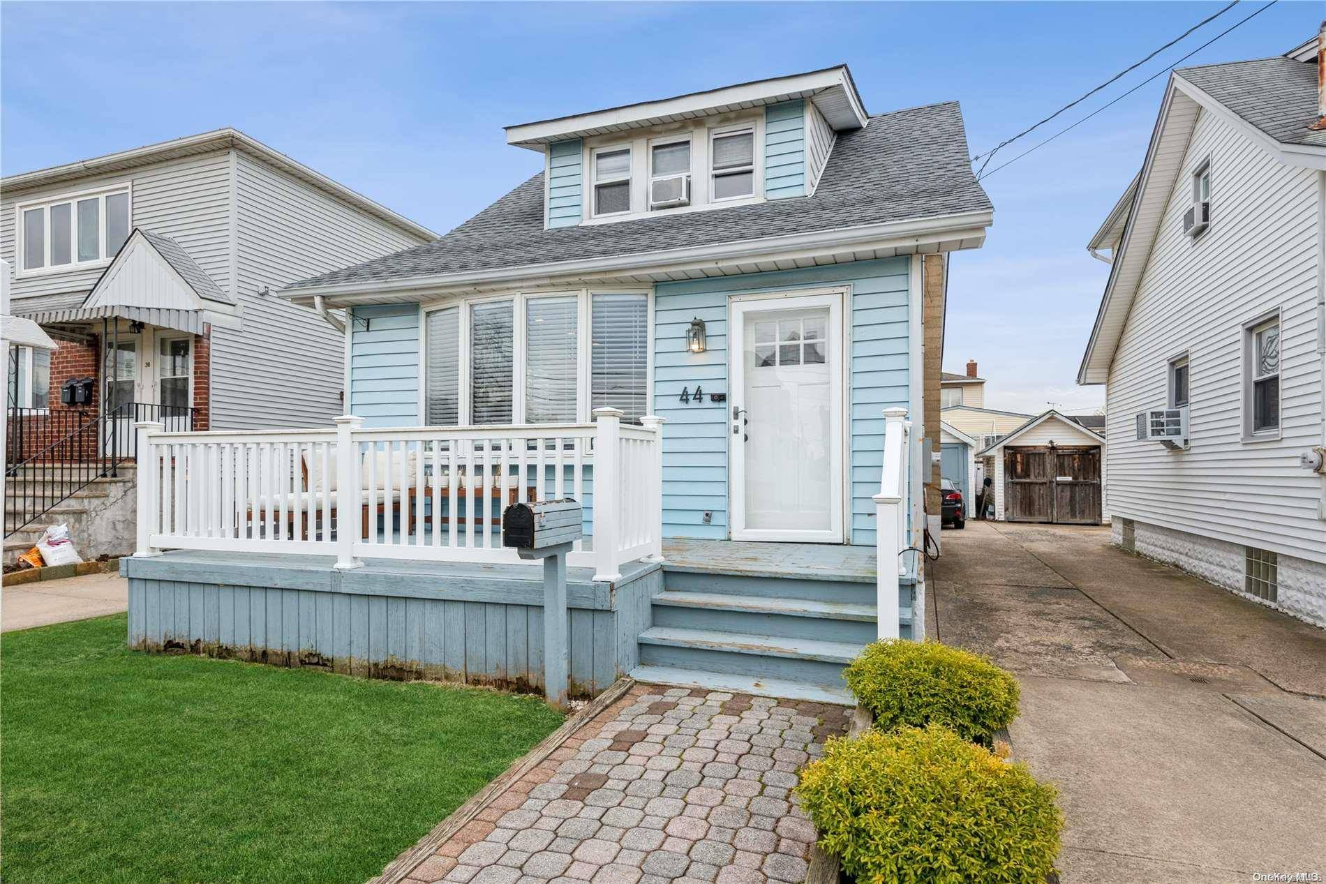 East Rockaway, NY 11518,44 3rd AVE