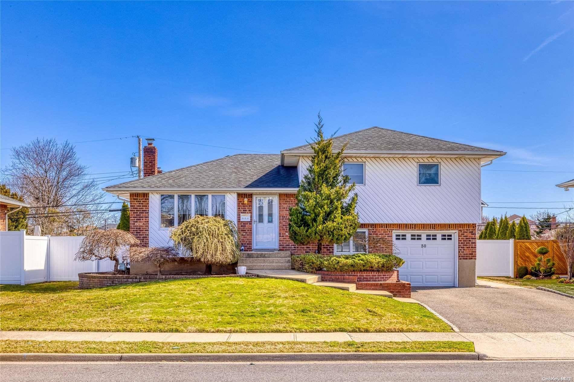 Plainview, NY 11803,50 Stratford RD