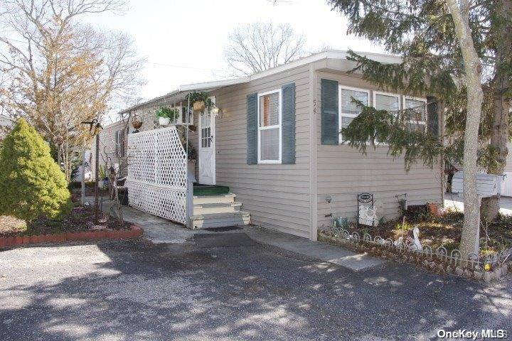 Riverhead, NY 11901,37-54 Hubbard AVE