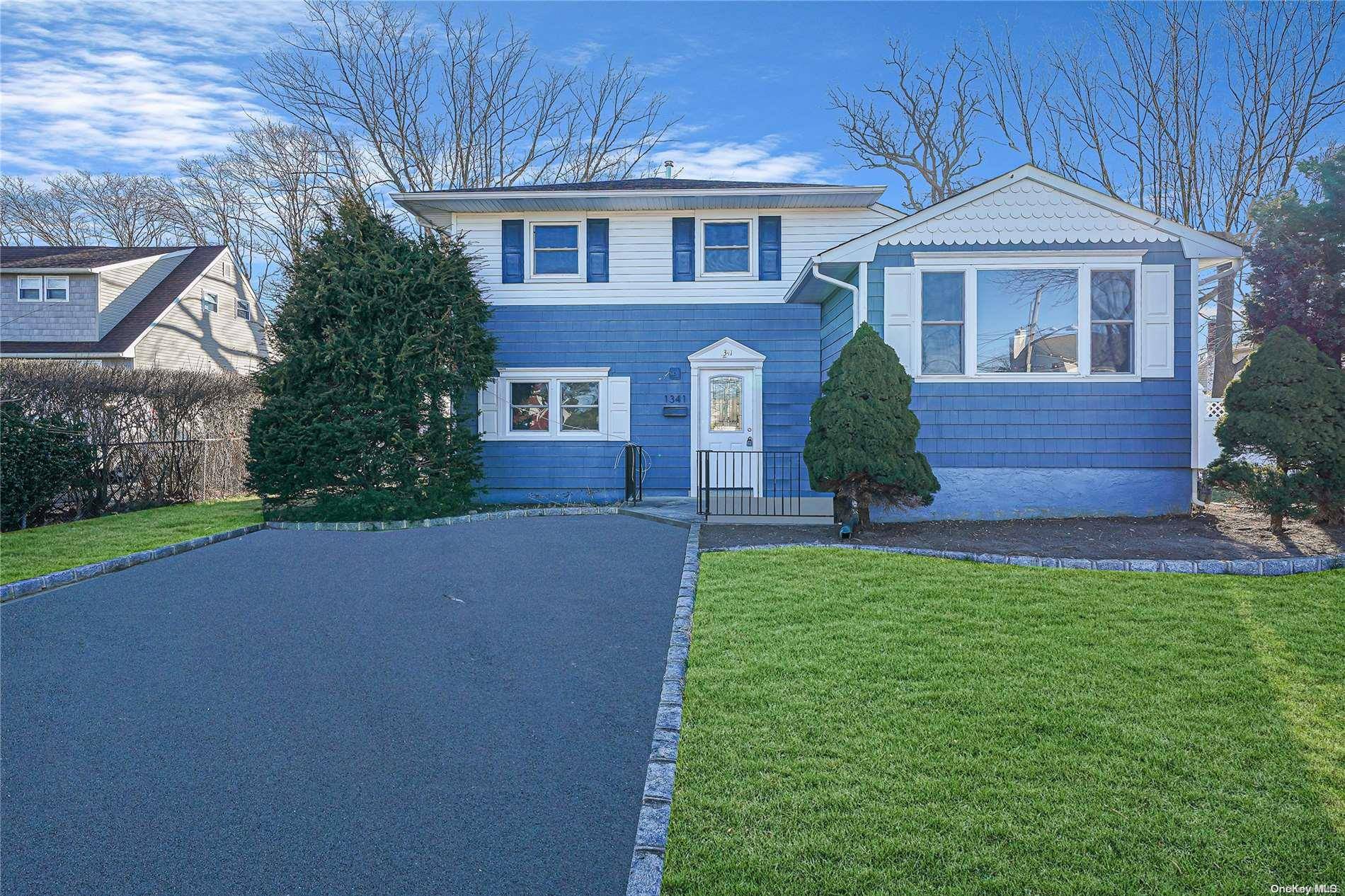 Bay Shore, NY 11706,1341 Elayne AVE