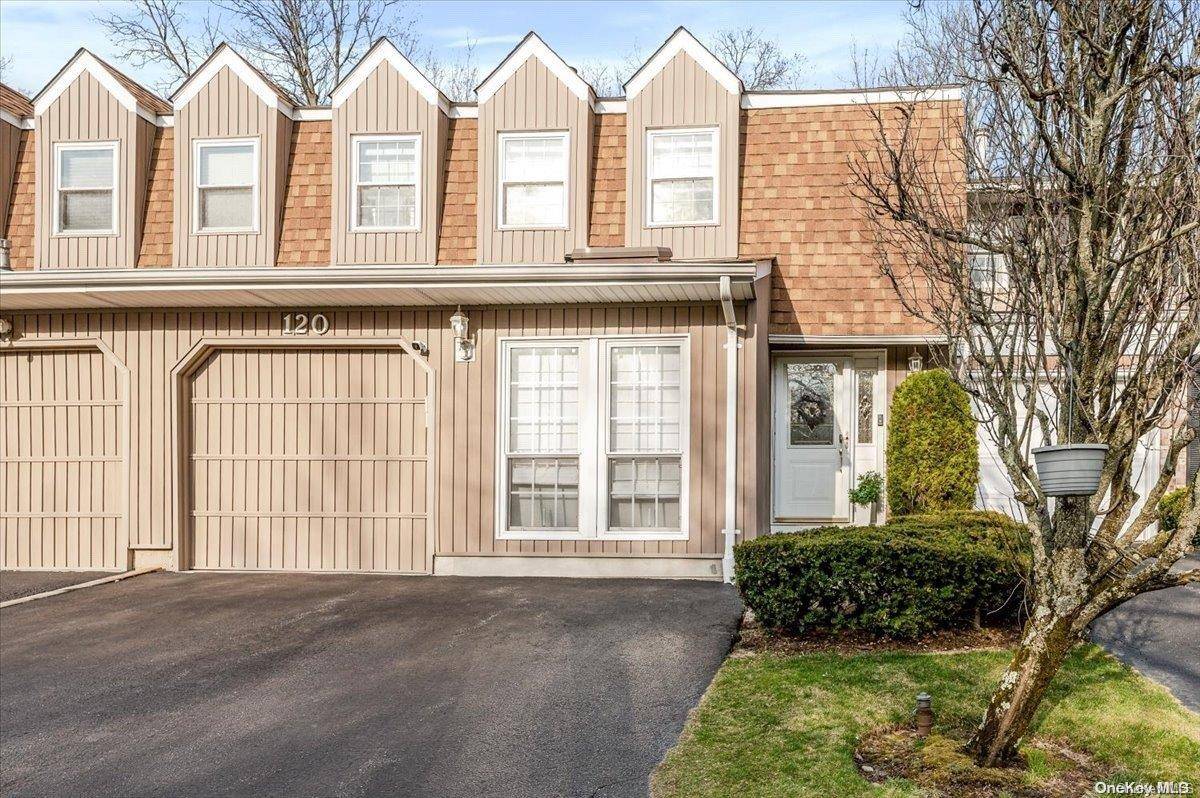 Woodbury, NY 11797,120 Terrace CT #120