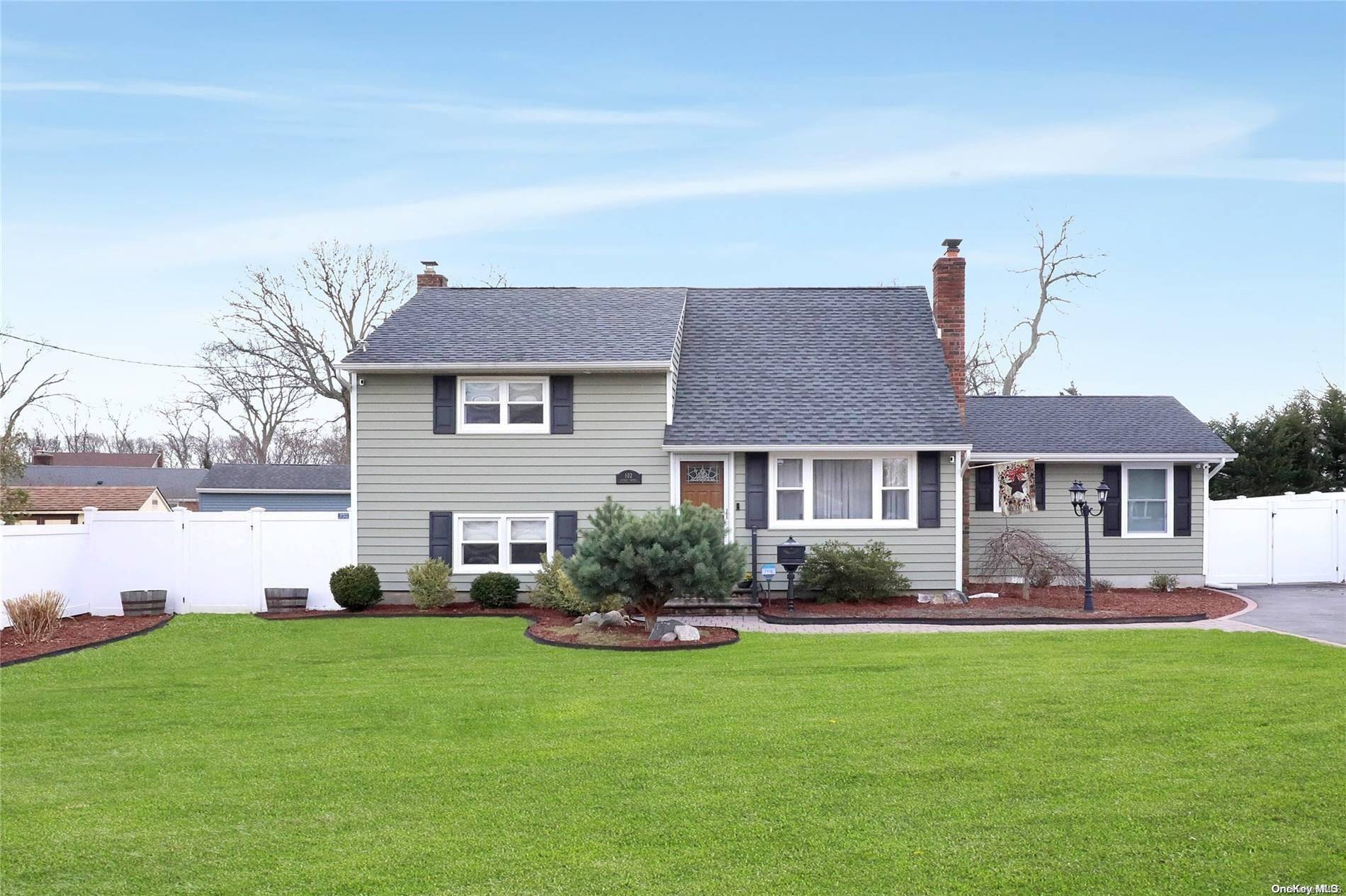 West Islip, NY 11795,102 Haynes AVE