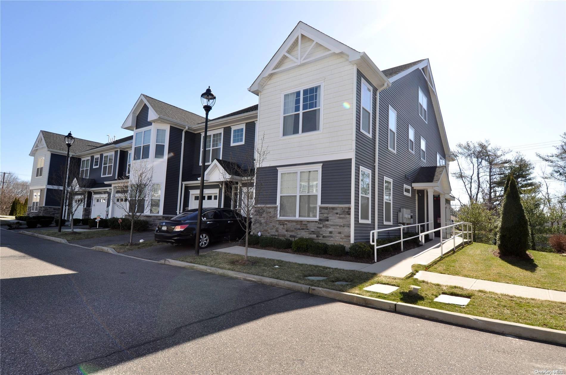 Huntington Station, NY 11746,2102 Townhome WAY #B