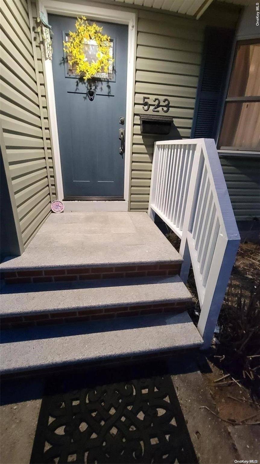 Lindenhurst, NY 11757,523 Straight PATH