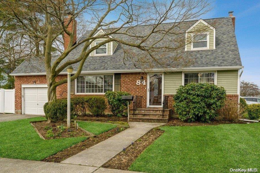 Plainview, NY 11803,84 Manor ST