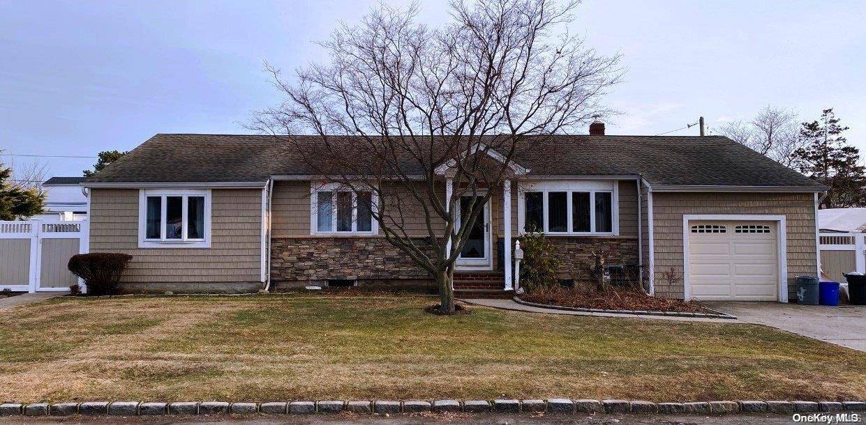 Lindenhurst, NY 11757,4 E June ST
