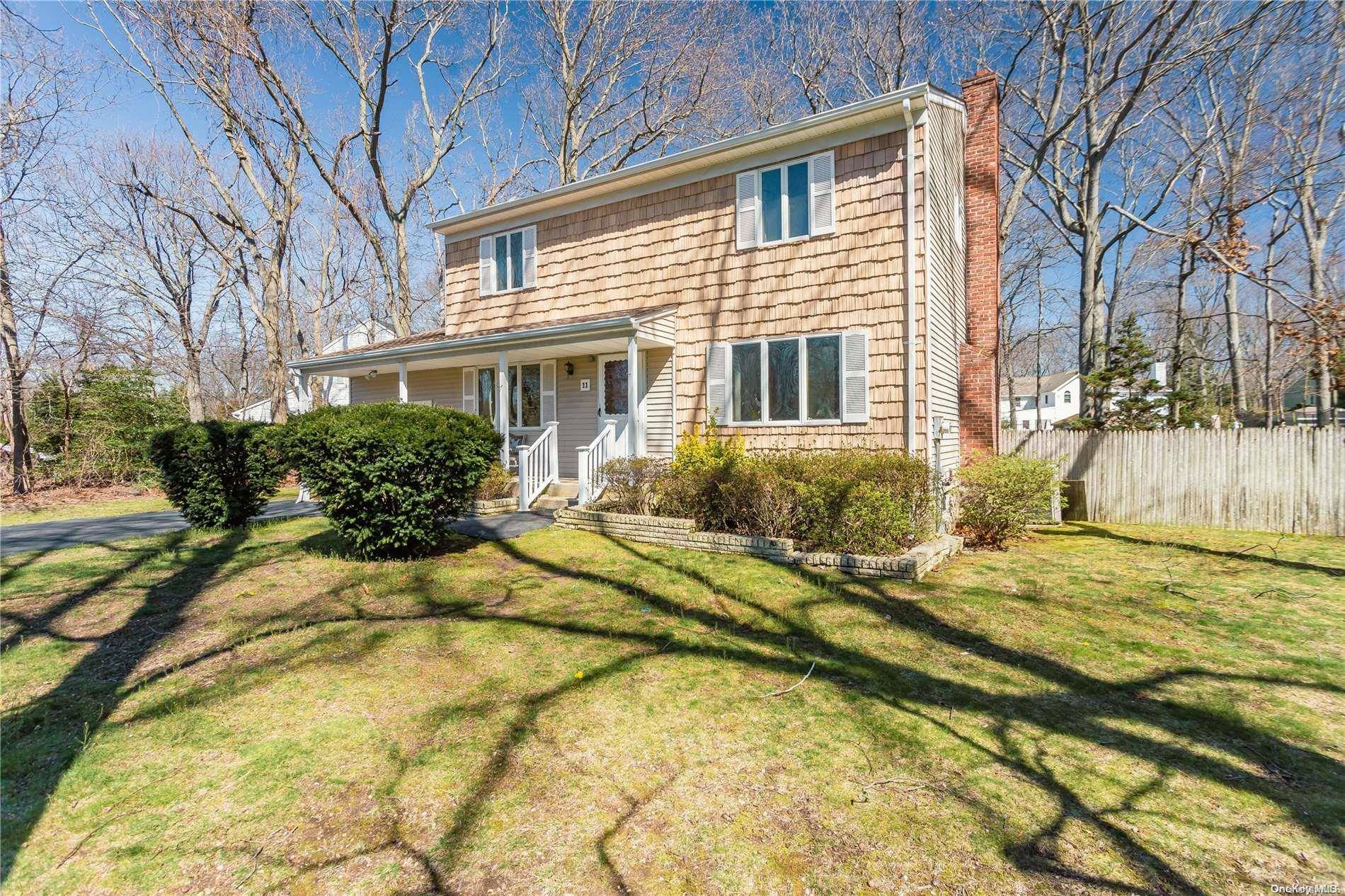 Smithtown, NY 11787,11 Knob Hill DR