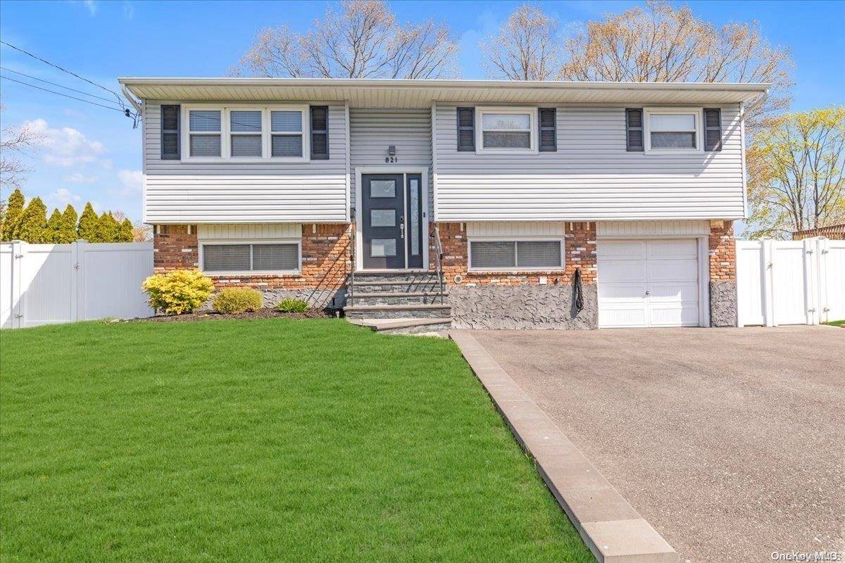 West Islip, NY 11795,821 Stanley ST