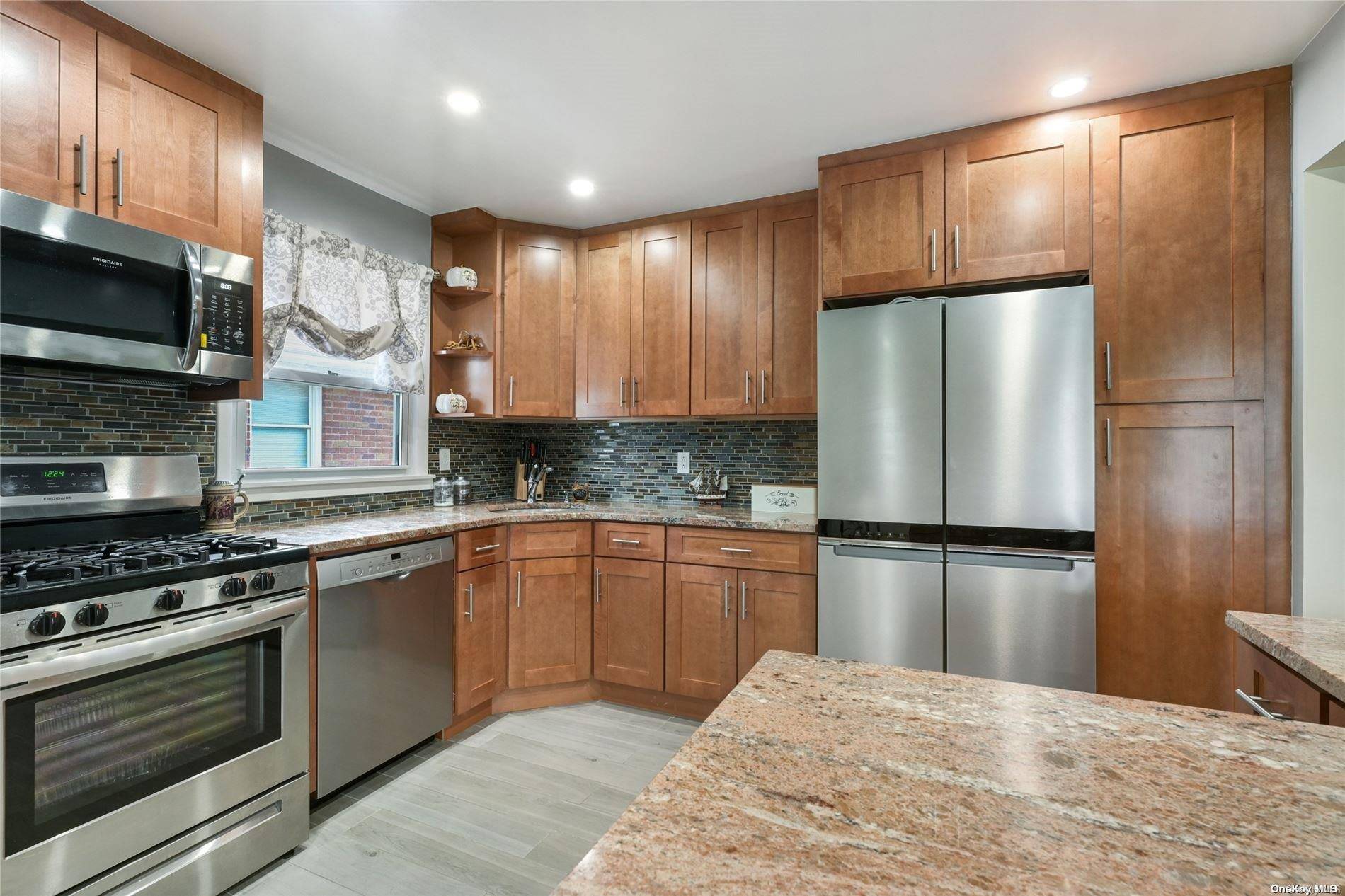 Howard Beach, NY 11414,90-32 Shore Pkwy