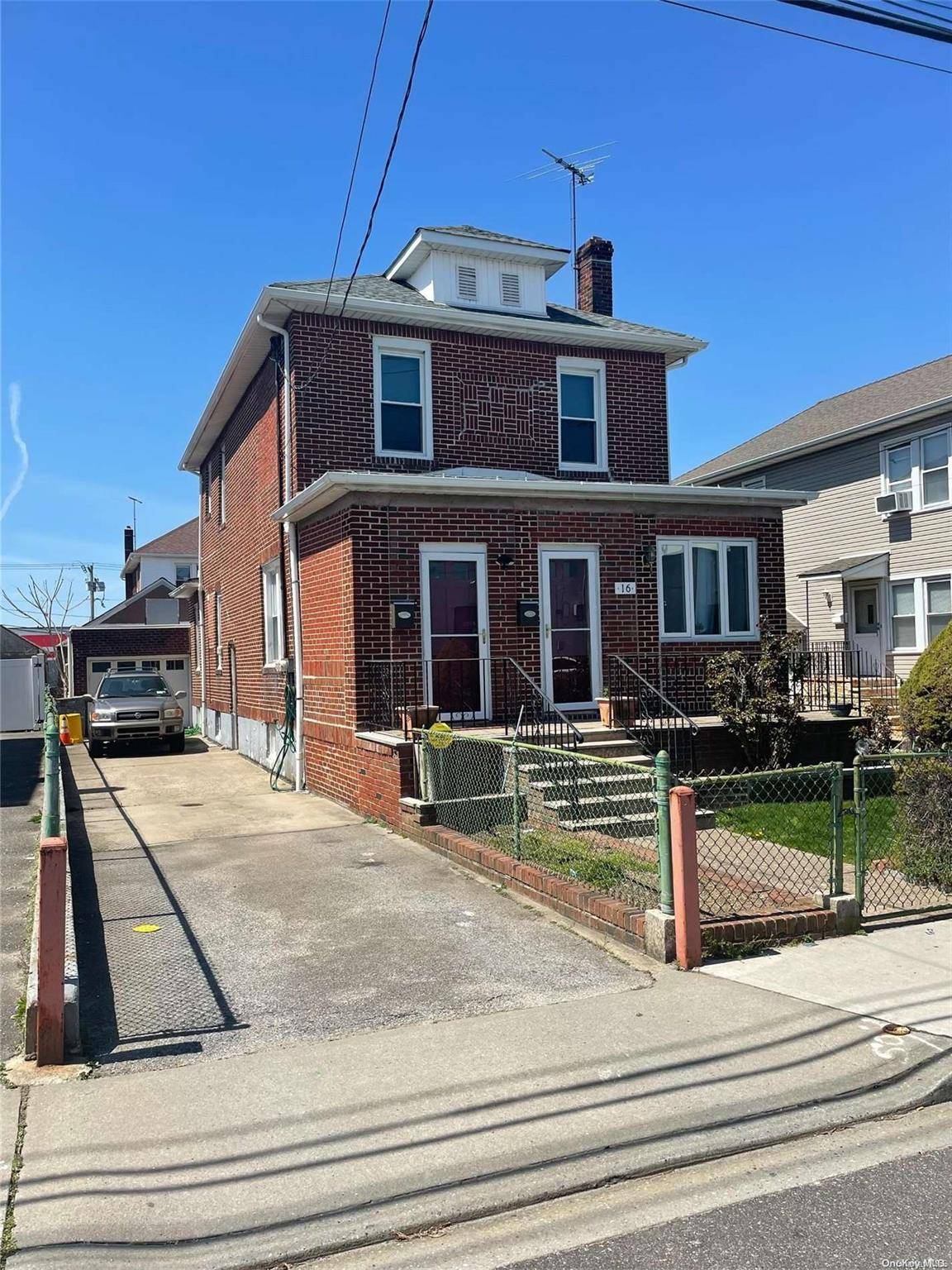 Lawrence, NY 11559,16 Lawrence Pkwy