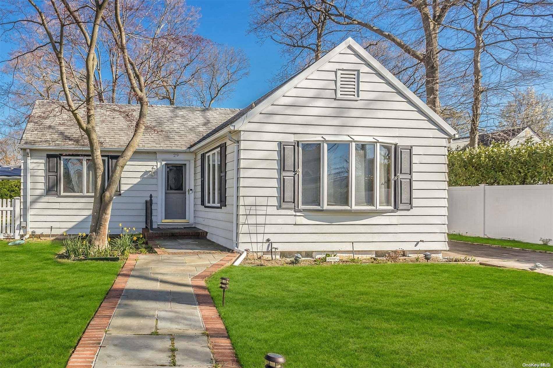 North Babylon, NY 11703,29 Ellsworth AVE