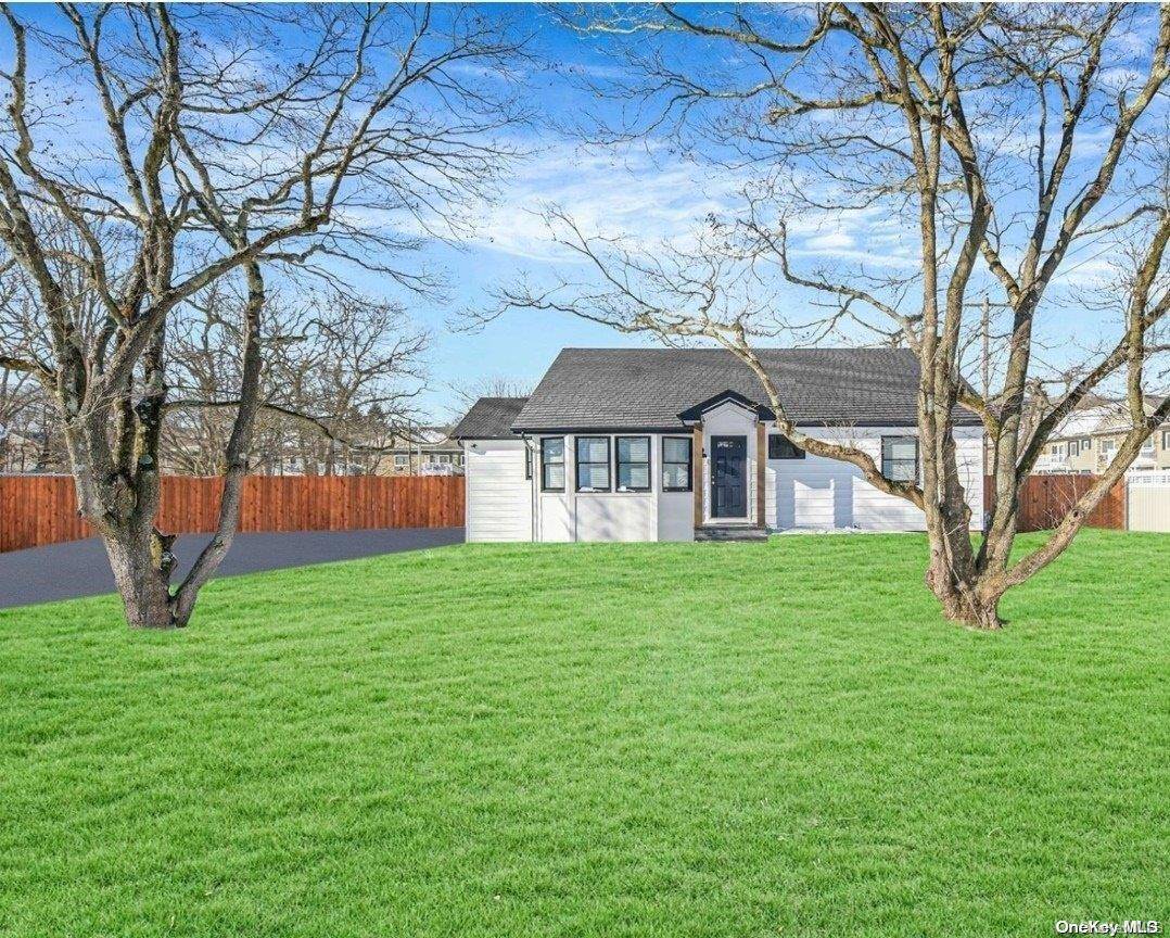 Saint James, NY 11780,194 Jefferson AVE