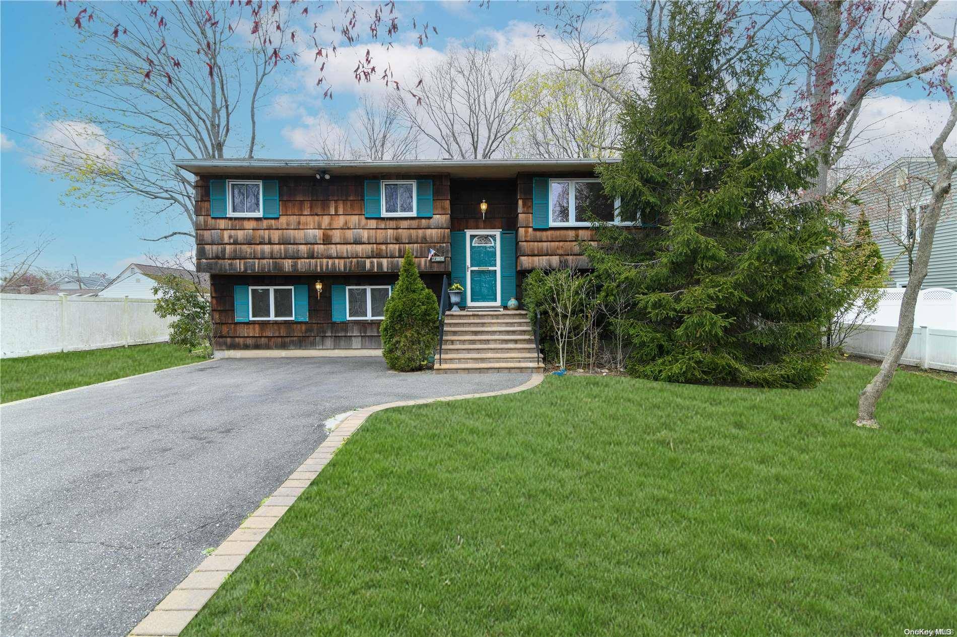Ronkonkoma, NY 11779,257 Peconic ST