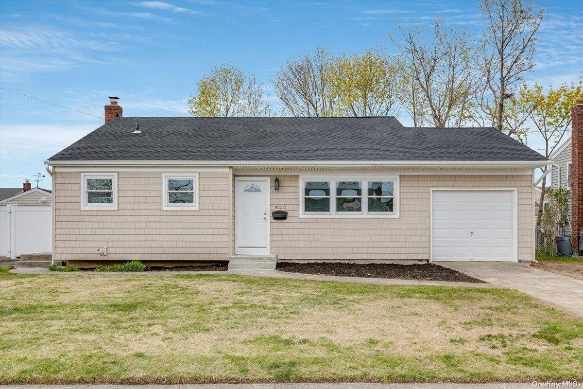 Lindenhurst, NY 11757,820 N Fulton AVE