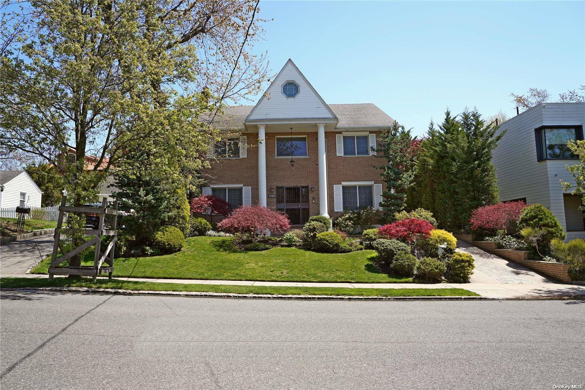 Flushing, NY 11358,33-15 161st ST
