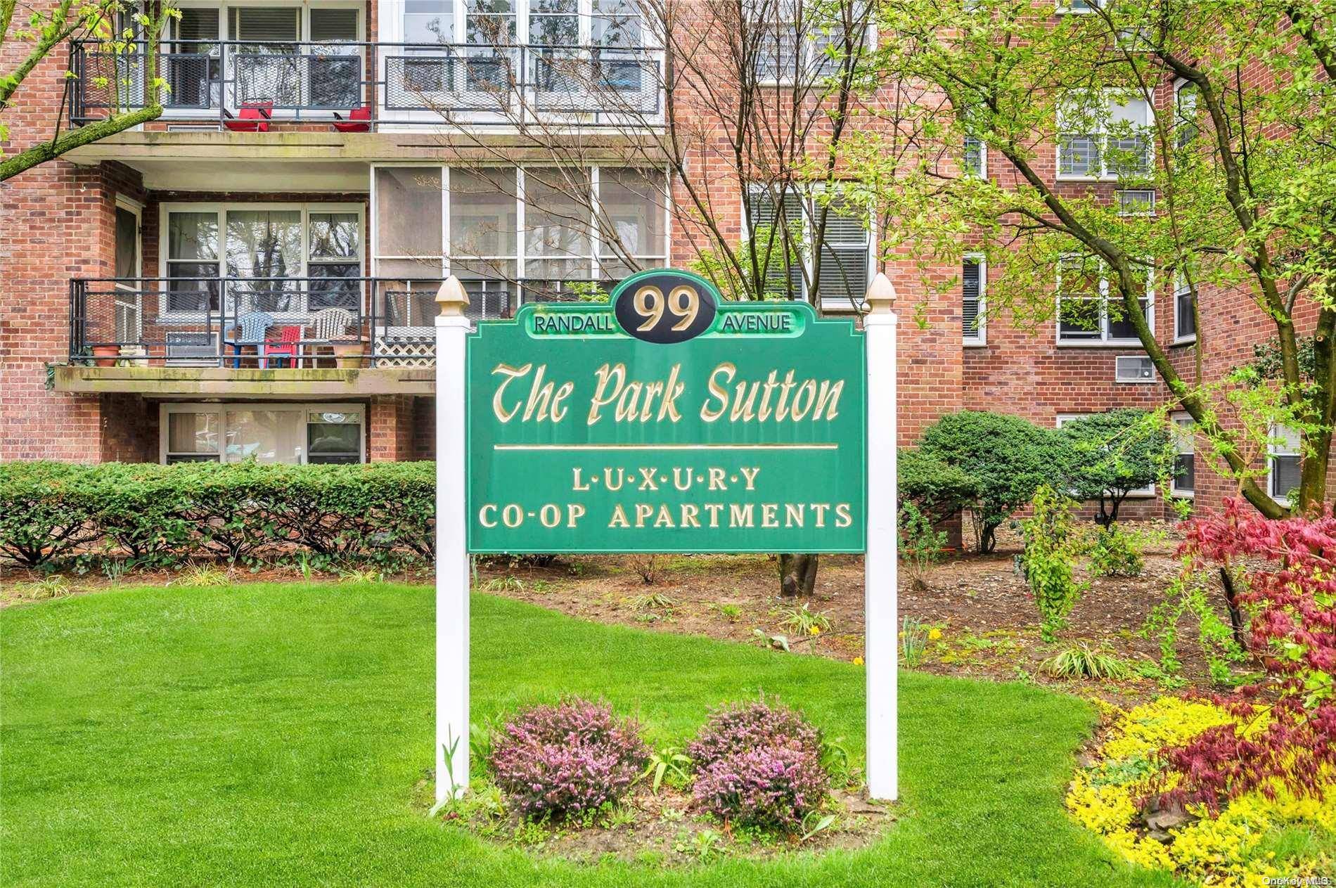 Freeport, NY 11520,99 Randall AVE #4F