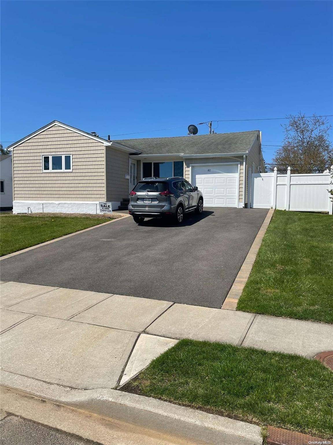 Hicksville, NY 11801,82 Cornell LN