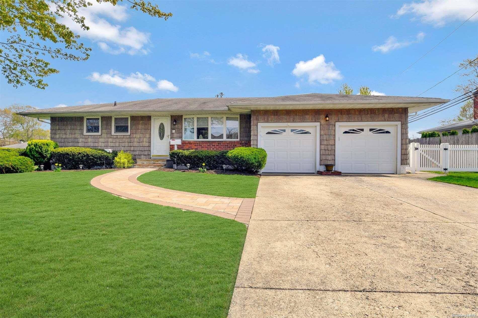 East Islip, NY 11730,3 Simmons DR